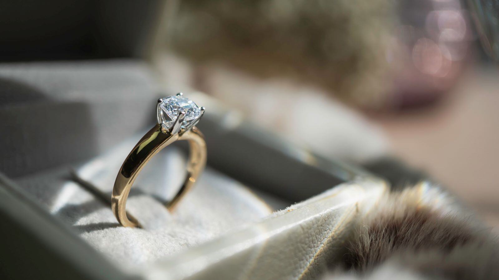 Diamond Ring (Tiffany - 1 Carat)