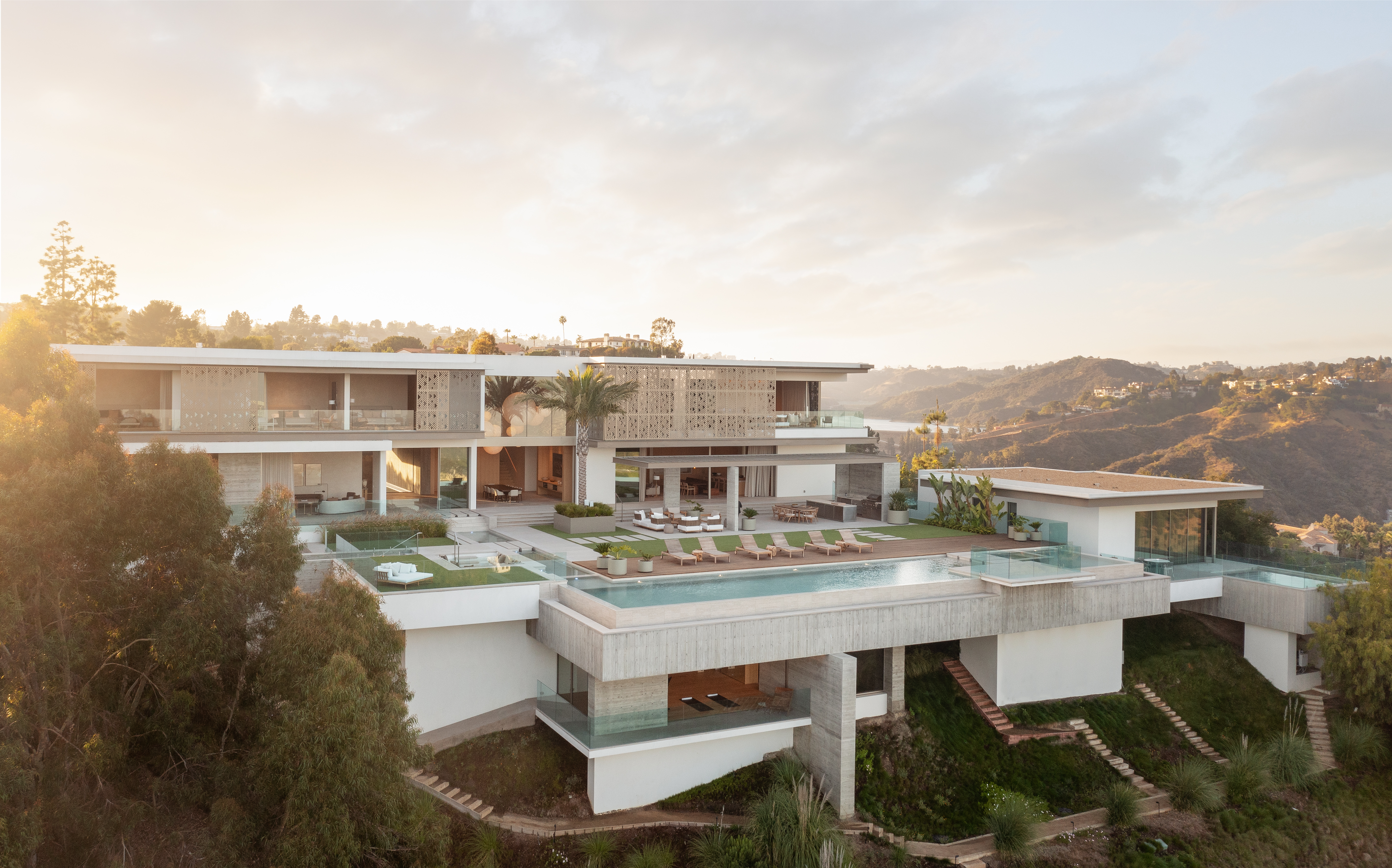 L.A Mega Mansion (8 bd, 20 ba)
